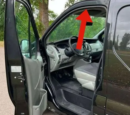 Opel Vivaro Front door rubber seal 