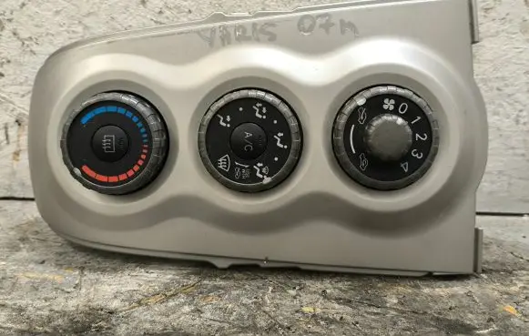 Toyota Yaris Climate control unit 554060D190
