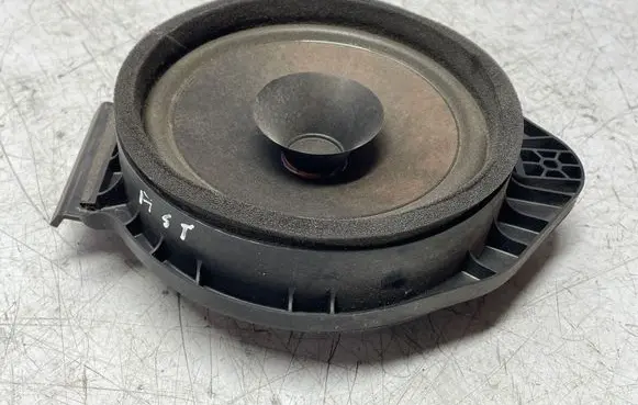 Opel Astra J Rear door speaker 