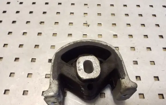 Volkswagen Transporter - Caravelle T5 Engine mount bracket