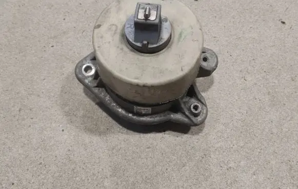 Mercedes-Benz S W222 Engine mount bracket A2222405017