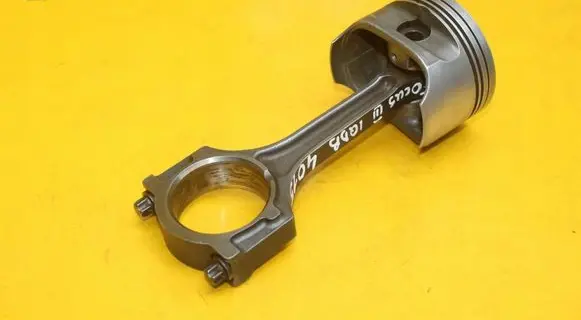 Ford Focus Piston with connecting rod 079158