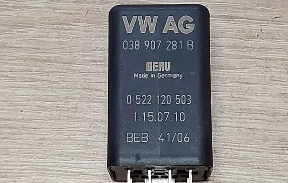 Volkswagen Transporter - Caravelle T5 Glow plug pre-heat relay 038907281B 0522120503