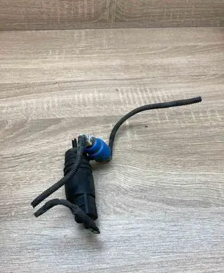Volkswagen PASSAT B5 Windscreen/windshield washer pump 26259 20180605 8790