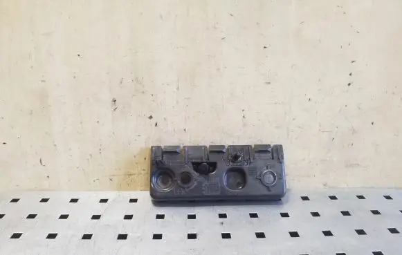 Volvo XC90 Fender mounting bracket 31378134