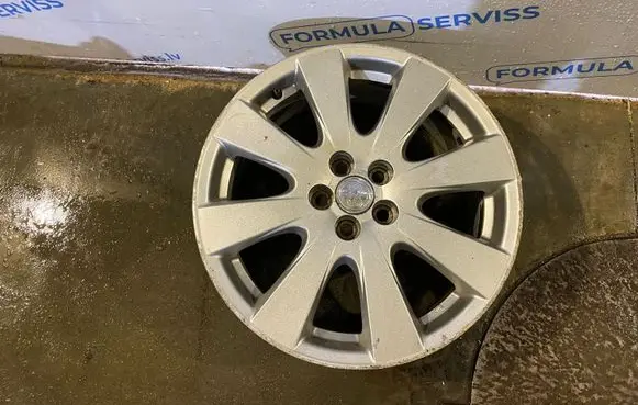 Toyota Avensis T250 R17 alloy rim 
