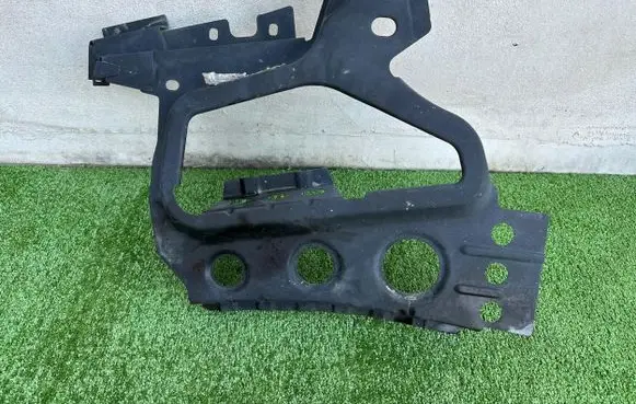 Mercedes-Benz Sprinter W907 W910 Fender mounting bracket A9106304101