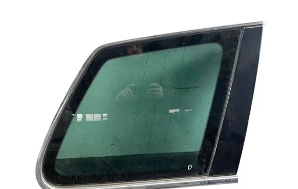 Volkswagen Touareg I Rear side window 7L6845298DH