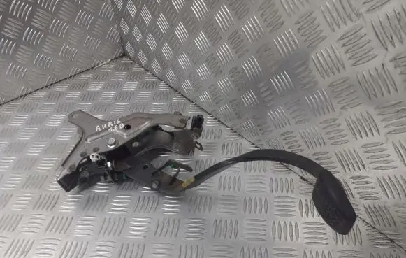 Toyota Auris 150 Clutch pedal 
