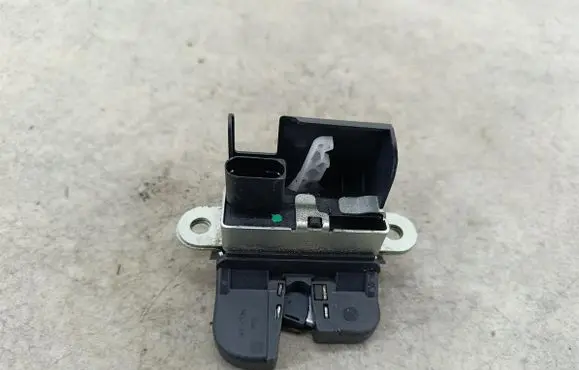 Volkswagen Golf V Tailgate lock latch 461860094