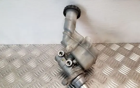 Master brake cylinder