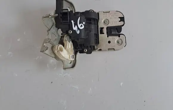 Audi A4 S4 B8 8K Tailgate/trunk/boot lock/catch/latch 8K9827505