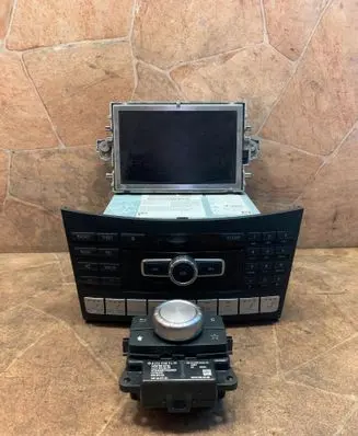 Mercedes-Benz E C207 W207 Radio/CD/DVD/GPS head unit A2129005327