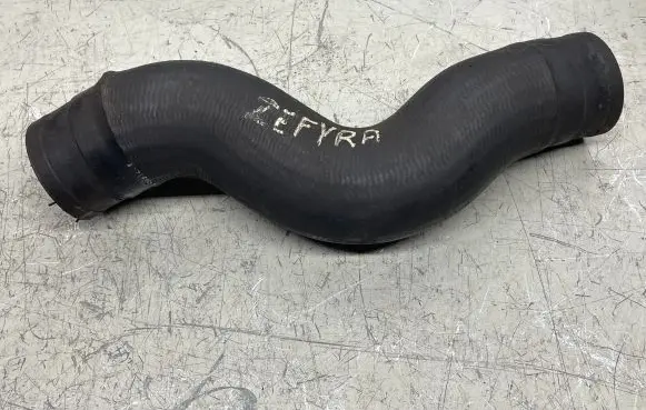 Opel Zafira B Intercooler hose/pipe 55557037