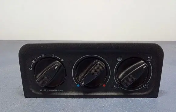 Volkswagen Golf III Climate control unit 1H0820045C