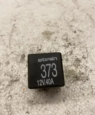 Volkswagen PASSAT B5 Other relay 8D0951253A