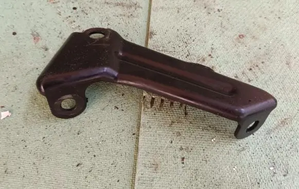 Radiator mount bracket