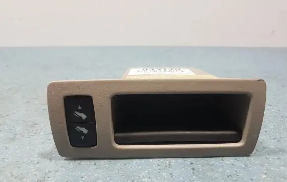 Jeep Commander Glove box