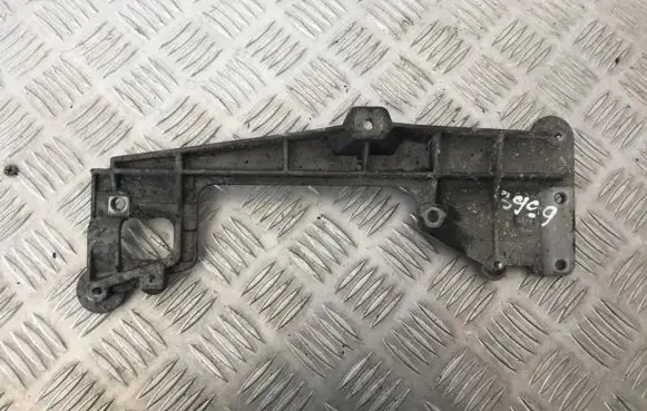 Volkswagen Jetta V Engine mounting bracket 03G131159