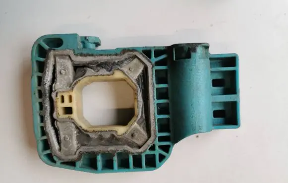 BMW 7 G11 G12 Radiator mount bracket 833212902 16477118 8632141