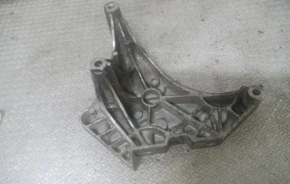 Volkswagen PASSAT B6 Engine mounting bracket 03L199207
