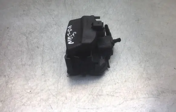 Mazda 3 I Fuel filter housing 161111
