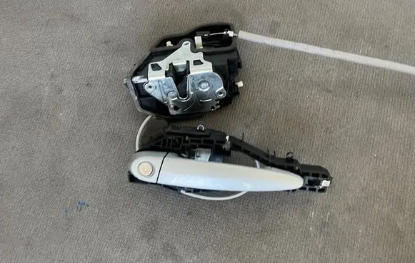 BMW 1 F20 F21 Front door lock 