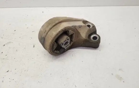 Chevrolet Captiva Engine mount bracket X01187