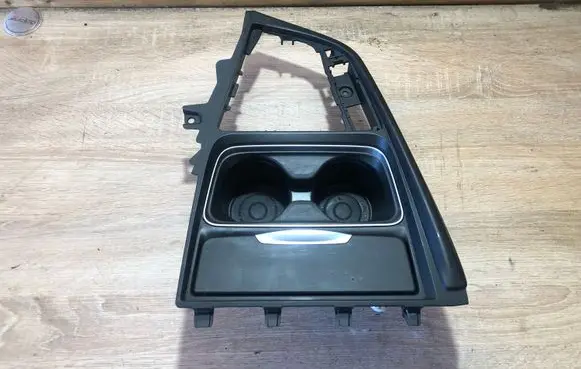 Cup holder front