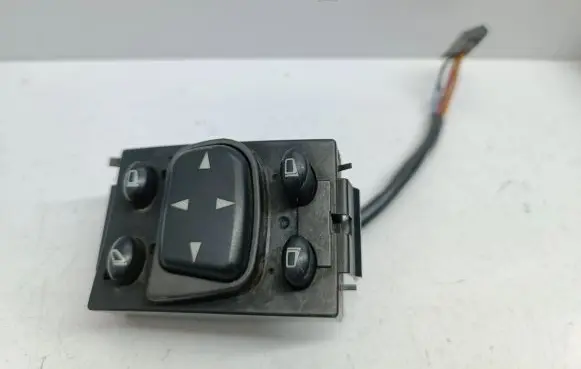 Wing mirror switch