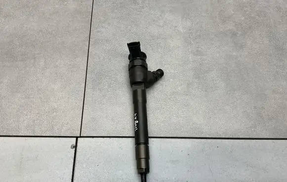 Nissan X-Trail T32 Fuel injector 0445110546