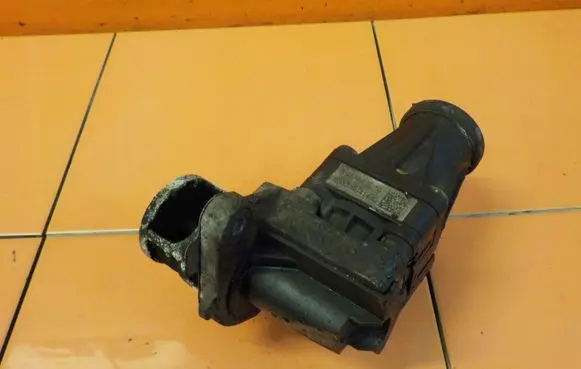 Opel Astra J EGR thermostat 50276432
