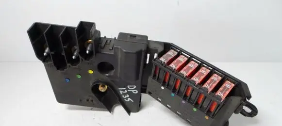 Mercedes-Benz CLS C219 Fuse module A2119820402