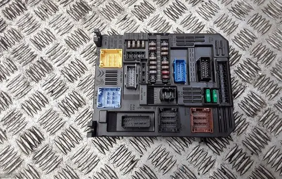 Opel Crossland X Fuse module 981985128001
