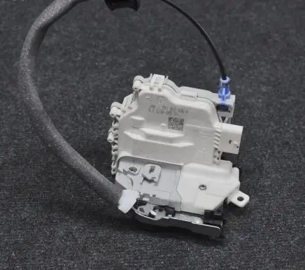 Audi A3 S3 8V Front door lock 8X1837016A