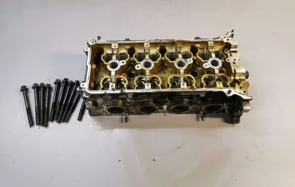 Nissan Qashqai Engine head 