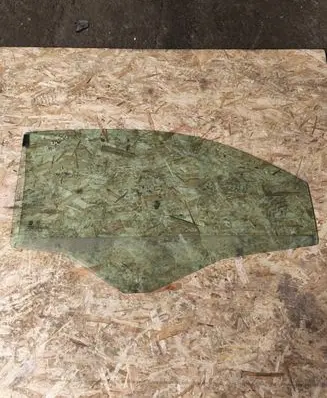 Fiat 500E Front door window/glass (coupe) 