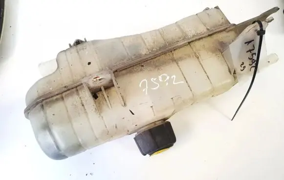 Nissan Note (E11) Coolant expansion tank/reservoir