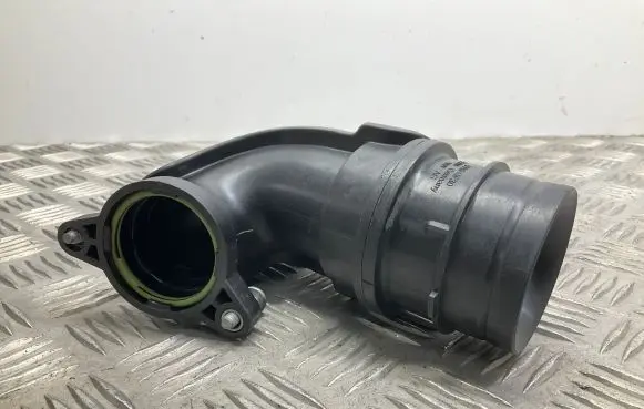 Seat Leon (5F) Turbo air intake inlet pipe/hose 04E129656