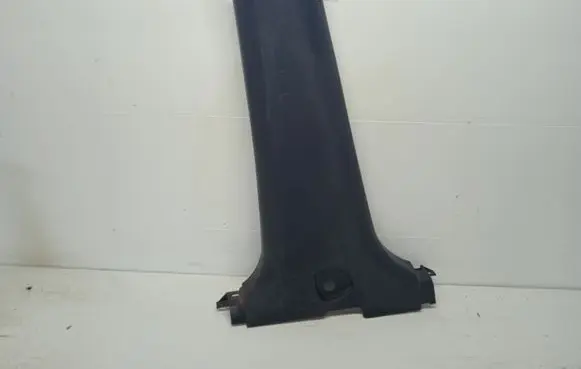 (B) pillar trim (bottom)