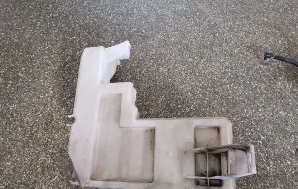 Honda Civic Windshield washer fluid reservoir/tank