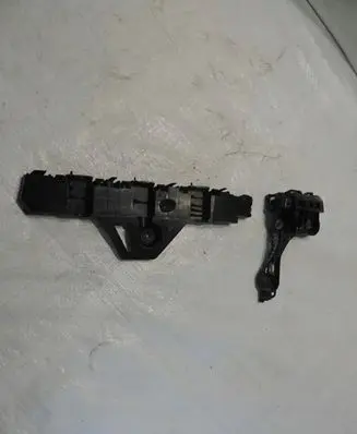 Opel Crossland X Rear bumper mounting bracket 39097403