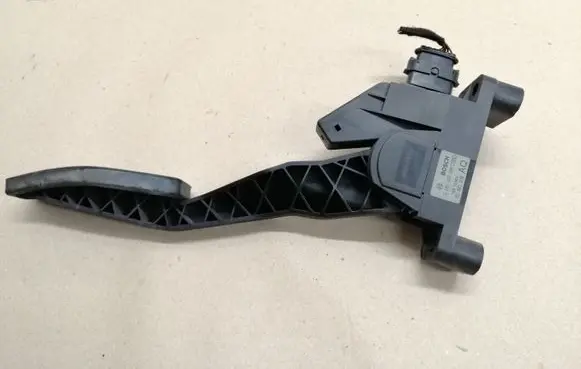 Opel Zafira A Accelerator throttle pedal 90581208