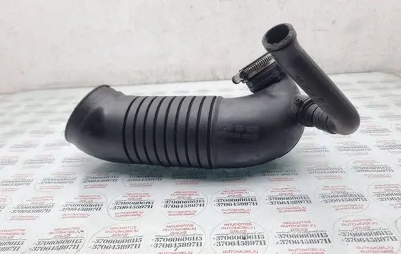 Volkswagen PASSAT B5 Air intake hose/pipe 8D0129615K