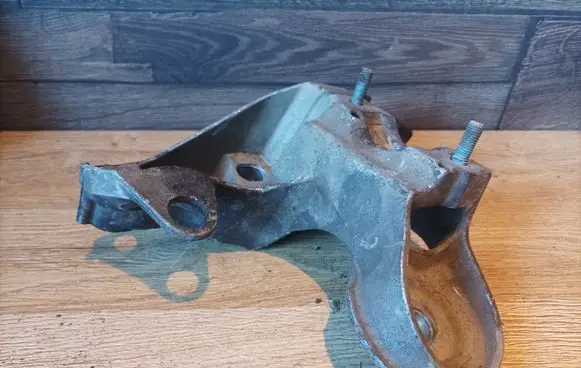 Audi A4 S4 B5 8D Engine mounting bracket