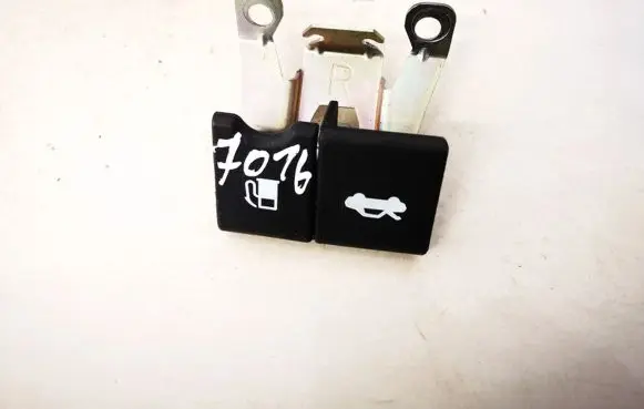 Nissan Qashqai Fuel tank opening switch 