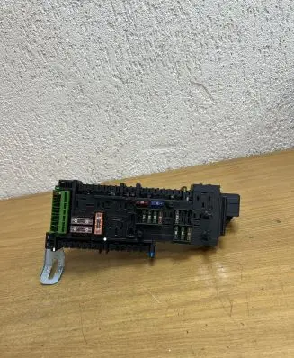 Mercedes-Benz E A207 Fuse module 01670658 F2372