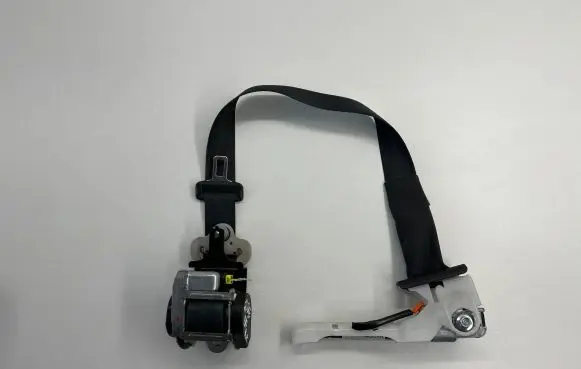 Nissan Juke I F15 Front seatbelt