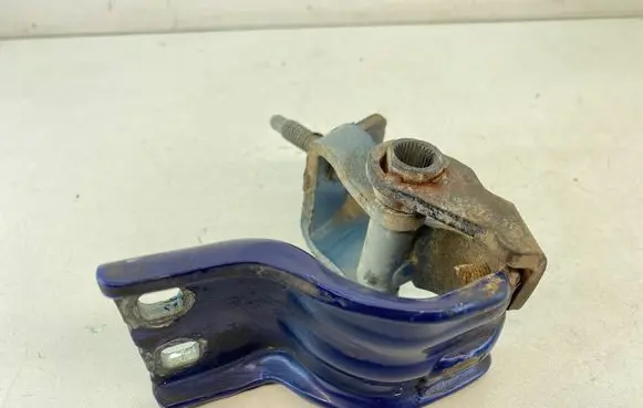 Volkswagen PASSAT B6 Loading door upper hinge 3C9827829B