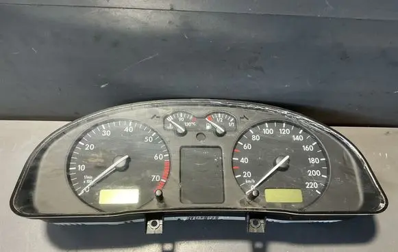 Volkswagen PASSAT B5 Speedometer (instrument cluster) 3B0919860